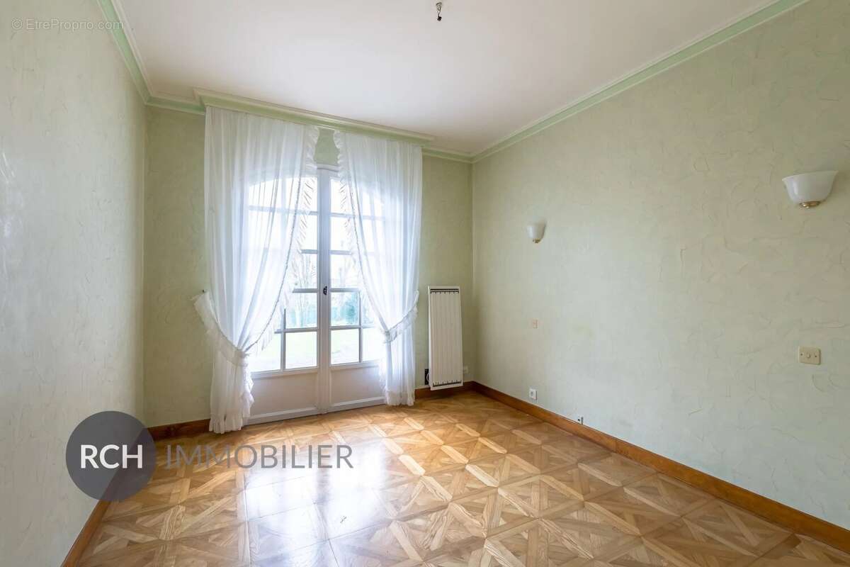 Maison à MEZY-SUR-SEINE