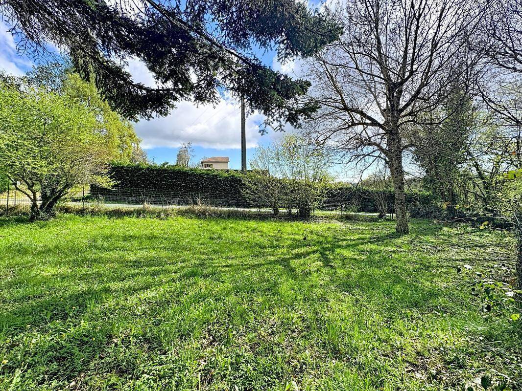 Terrain à VOLVIC