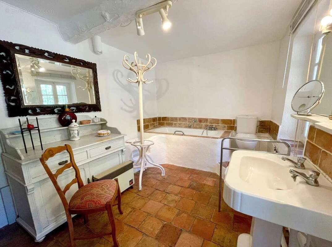 Maison à LA GARDE-FREINET