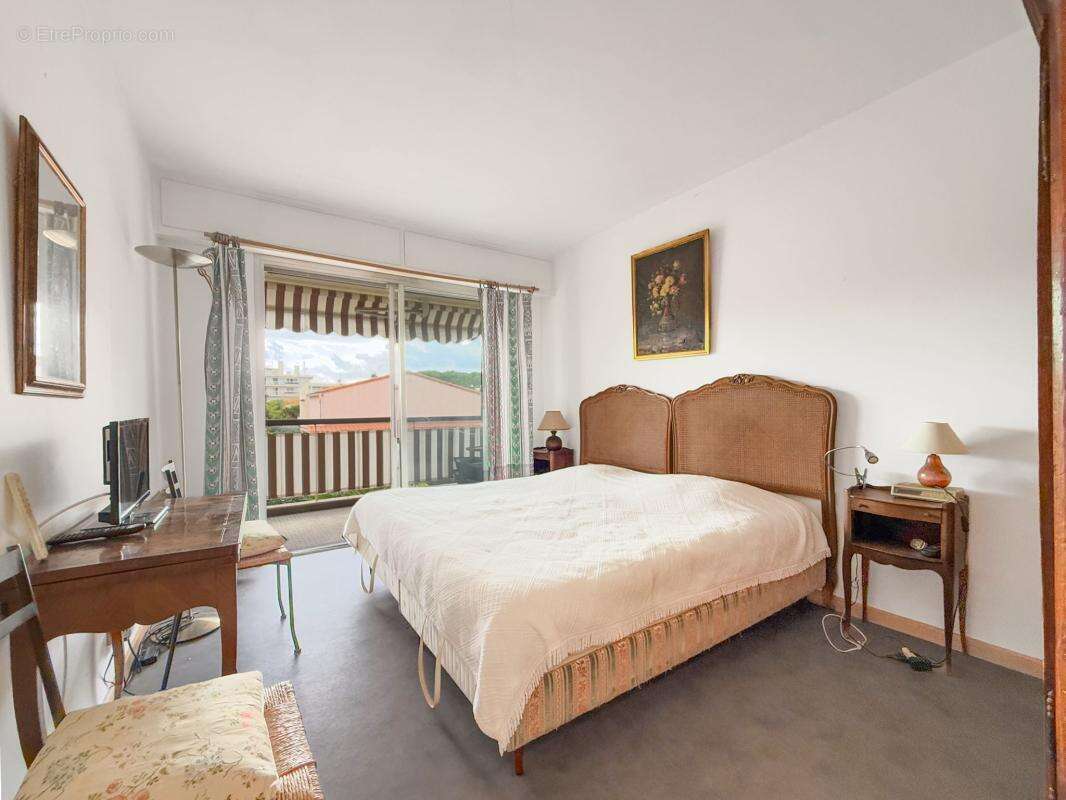 Appartement à SAINT-LAURENT-DU-VAR