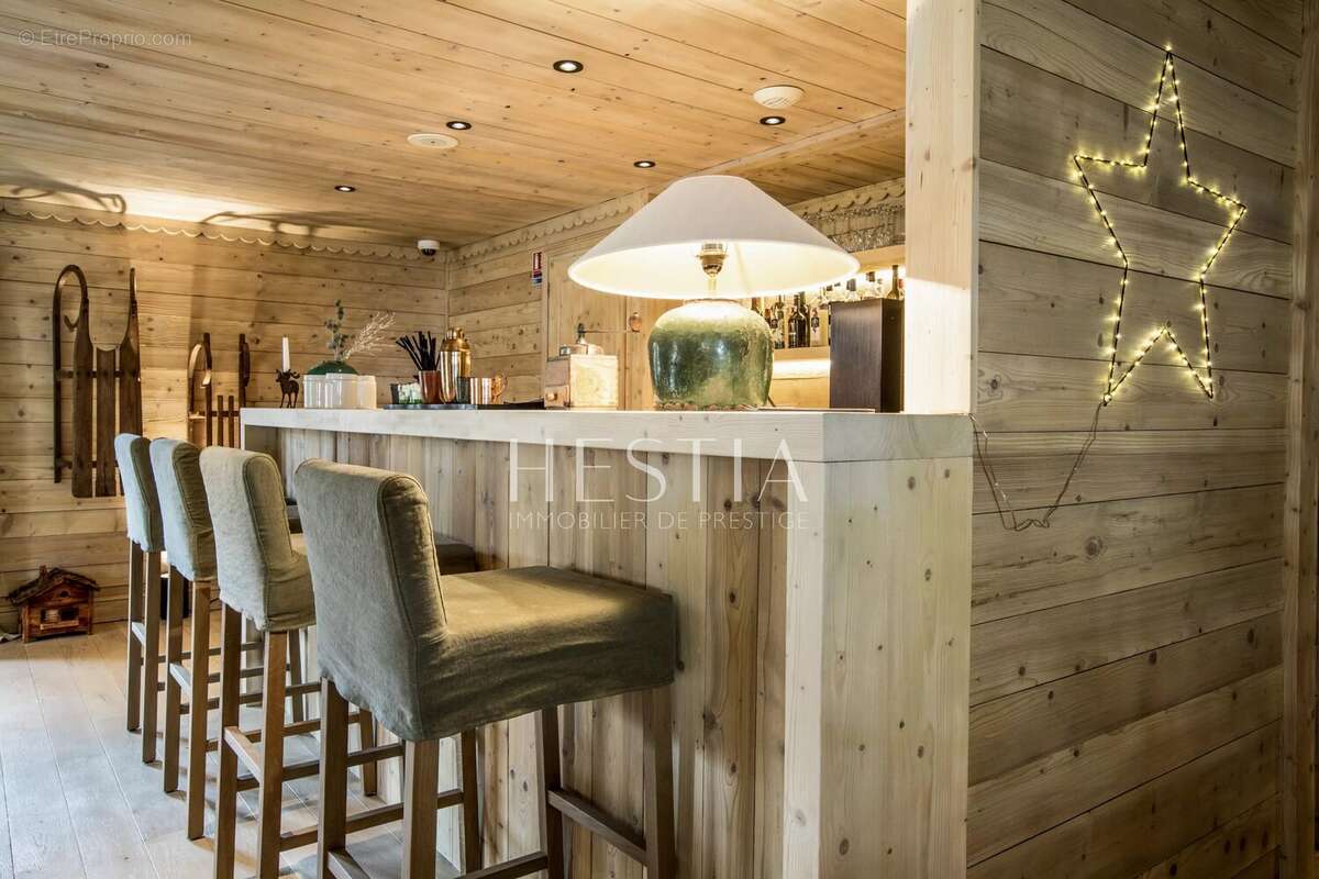 Commerce à COMBLOUX