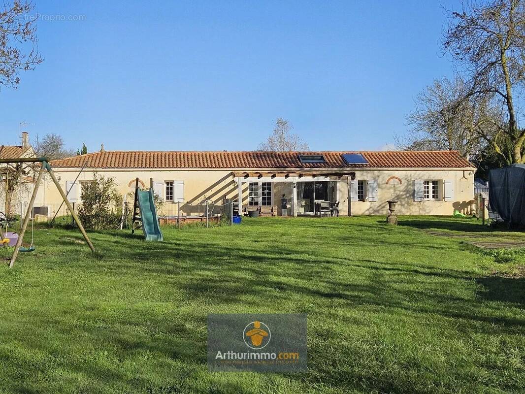 Maison à SAINT-JEAN-DE-LIVERSAY