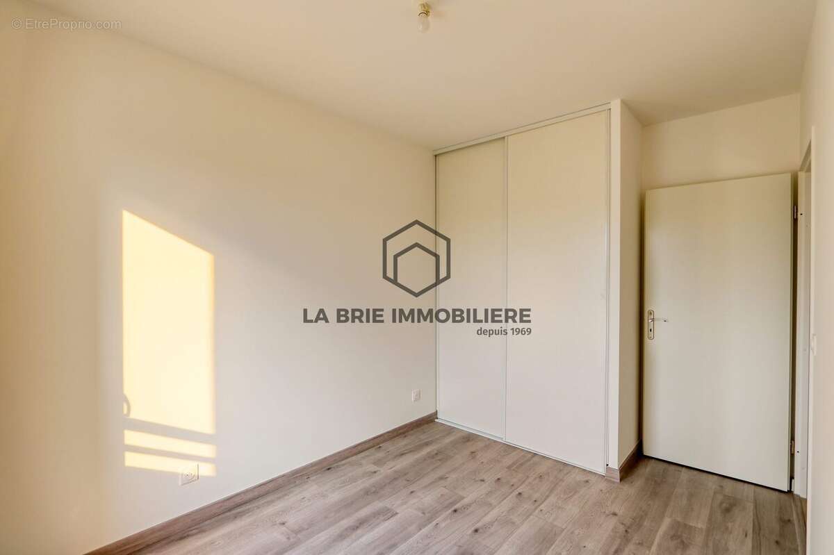 Appartement 63 m² à Mennecy  - photo 8