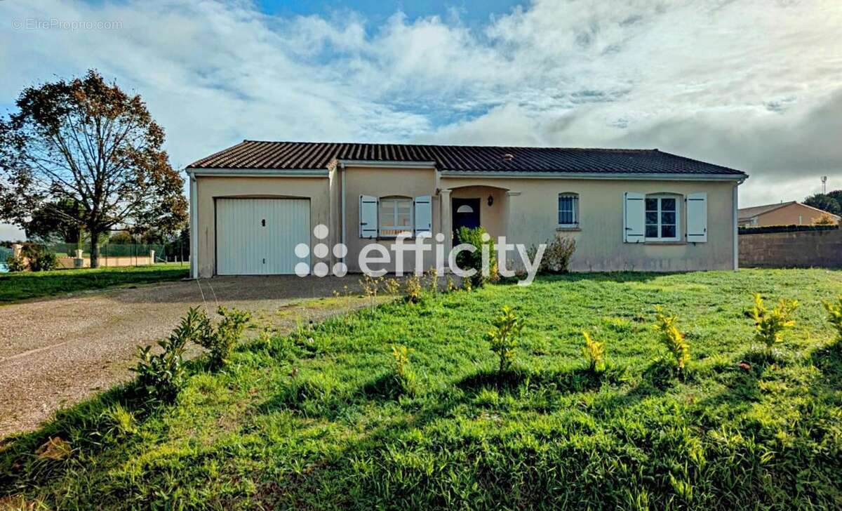 Maison à SAINT-ADJUTORY