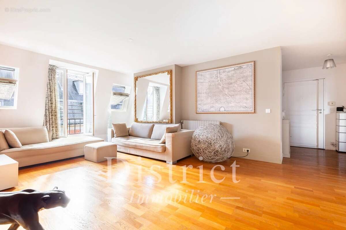 Appartement à PARIS-8E