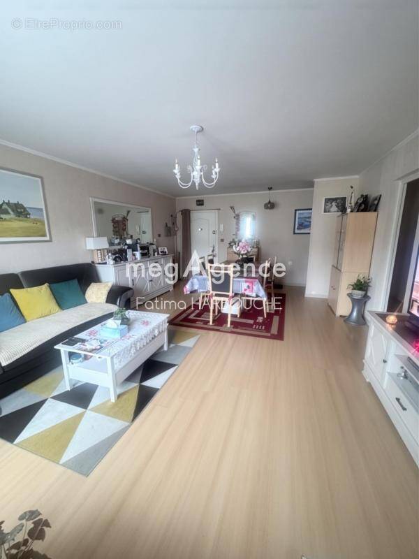 Appartement à LE CHAMBON-FEUGEROLLES