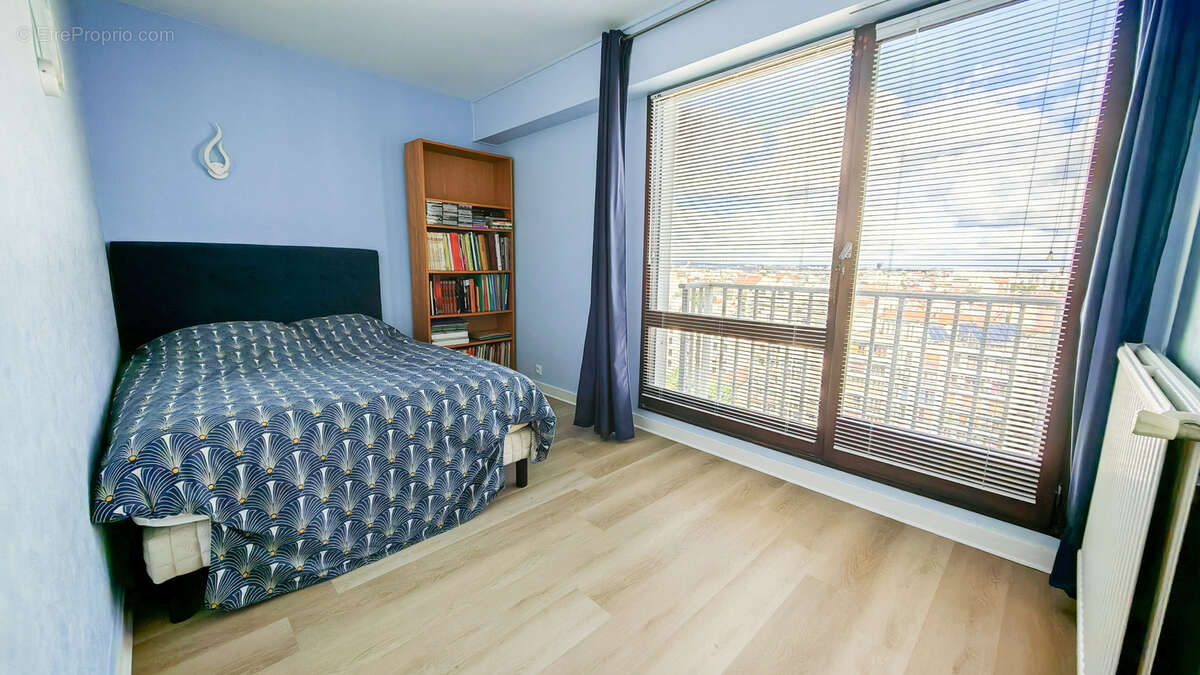 Appartement à COURBEVOIE