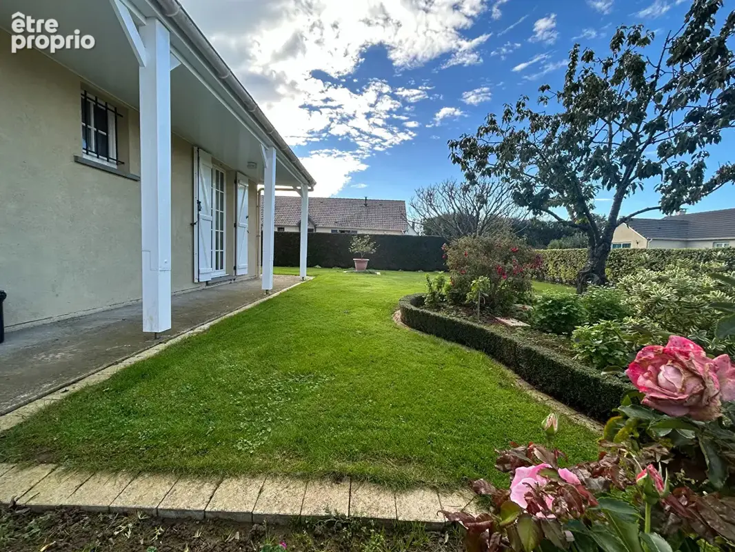 A vendre - maison de plain pied sur genereuse parcelle de terrain - photo 1