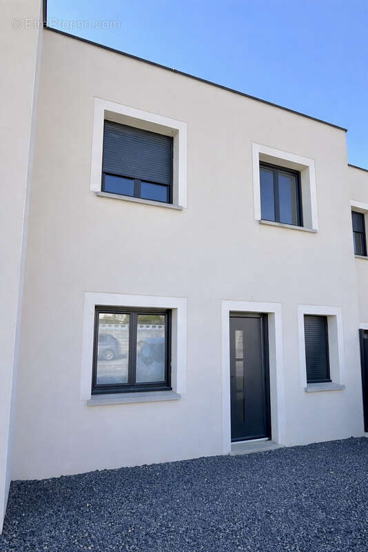 Maison à SAINT-AUBIN-SOUS-ERQUERY