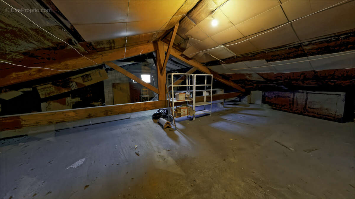 Appartement à PUGET-THENIERS