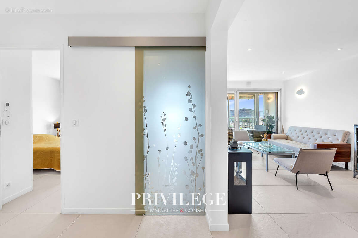 Appartement à MANDELIEU-LA-NAPOULE