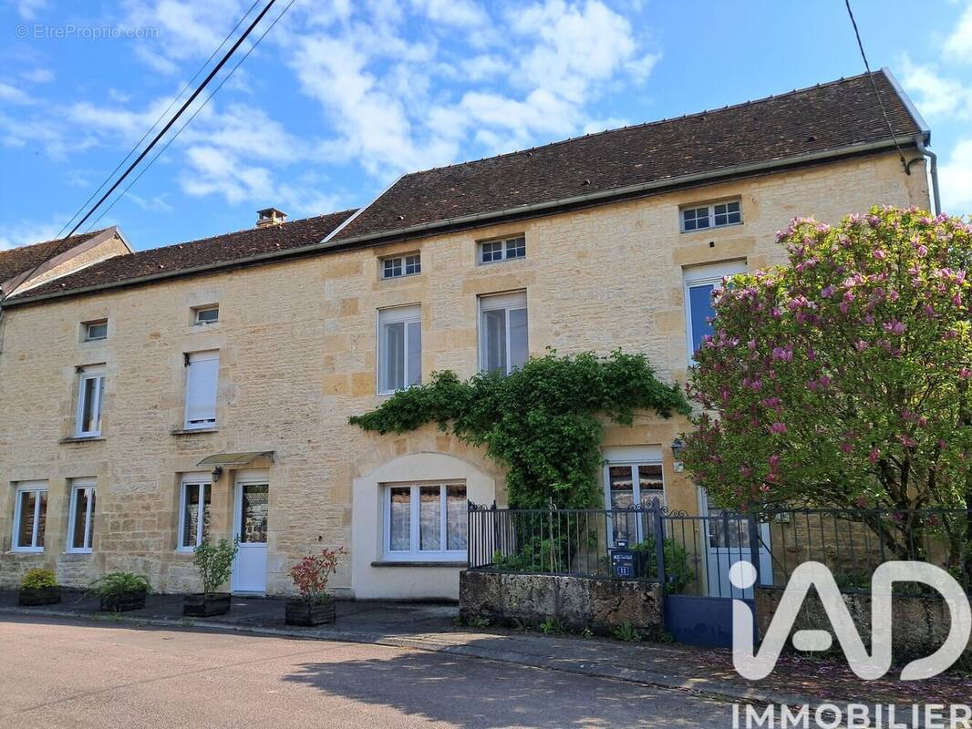 Photo 1 - Maison à SAVOISY