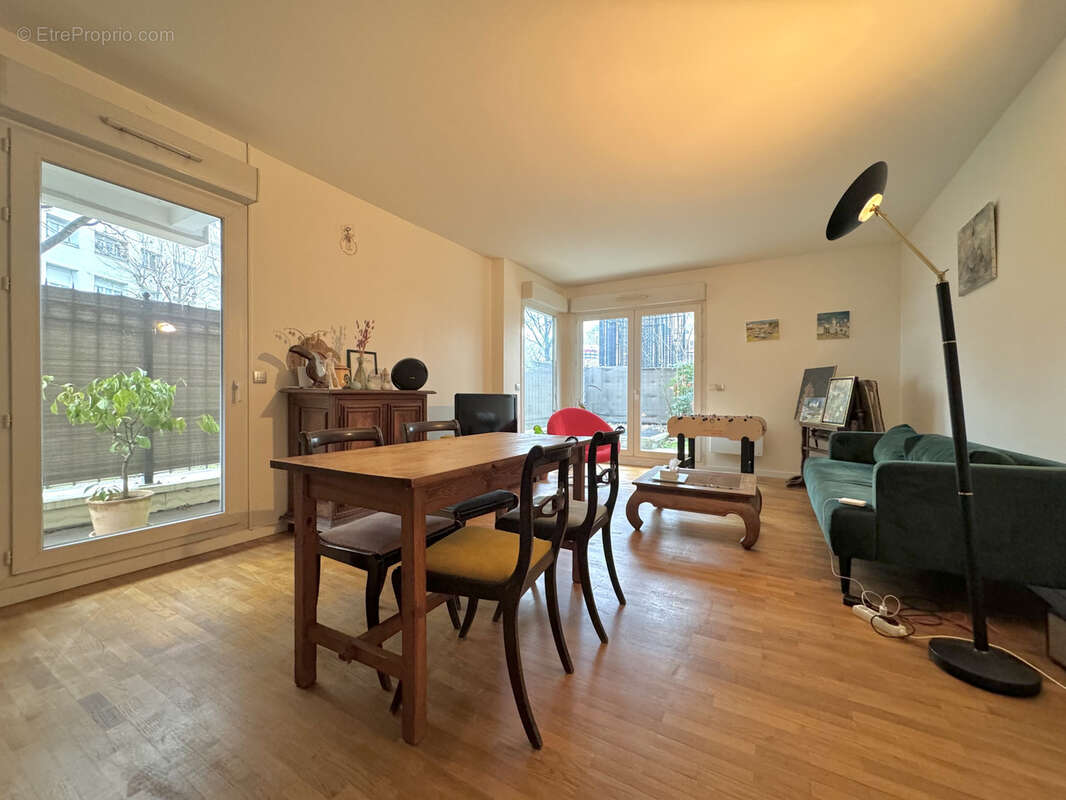 Appartement à COURBEVOIE
