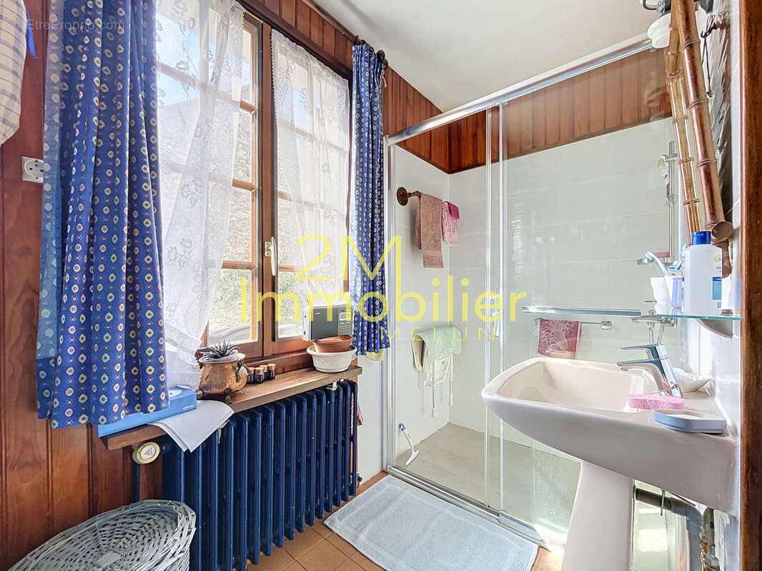 A vendre - maison de caractère - photo 9