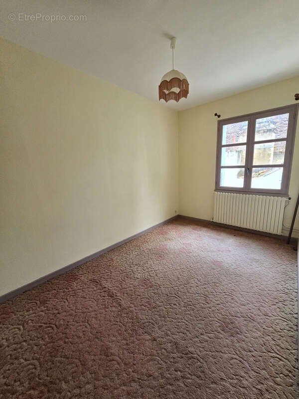 Maison à DUN-SUR-AURON