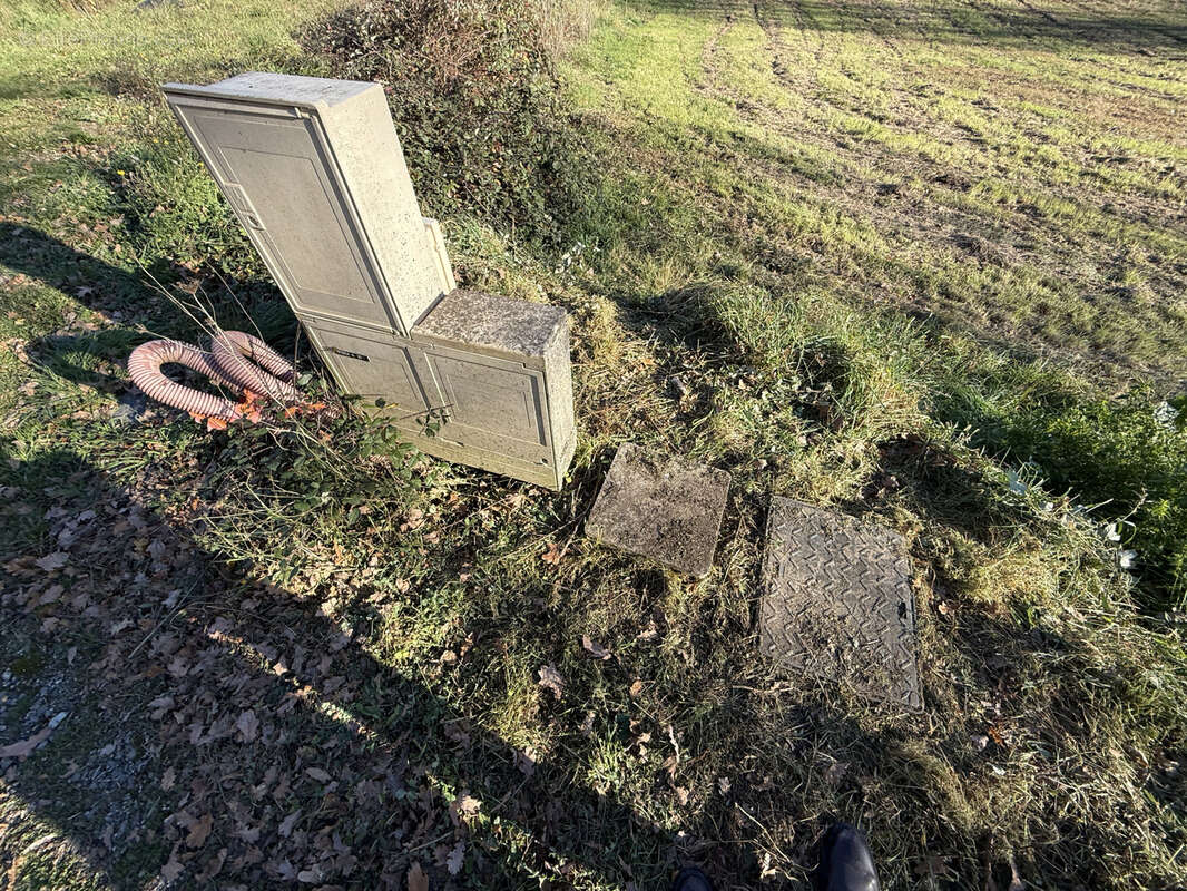 Terrain à MONTAGNOL