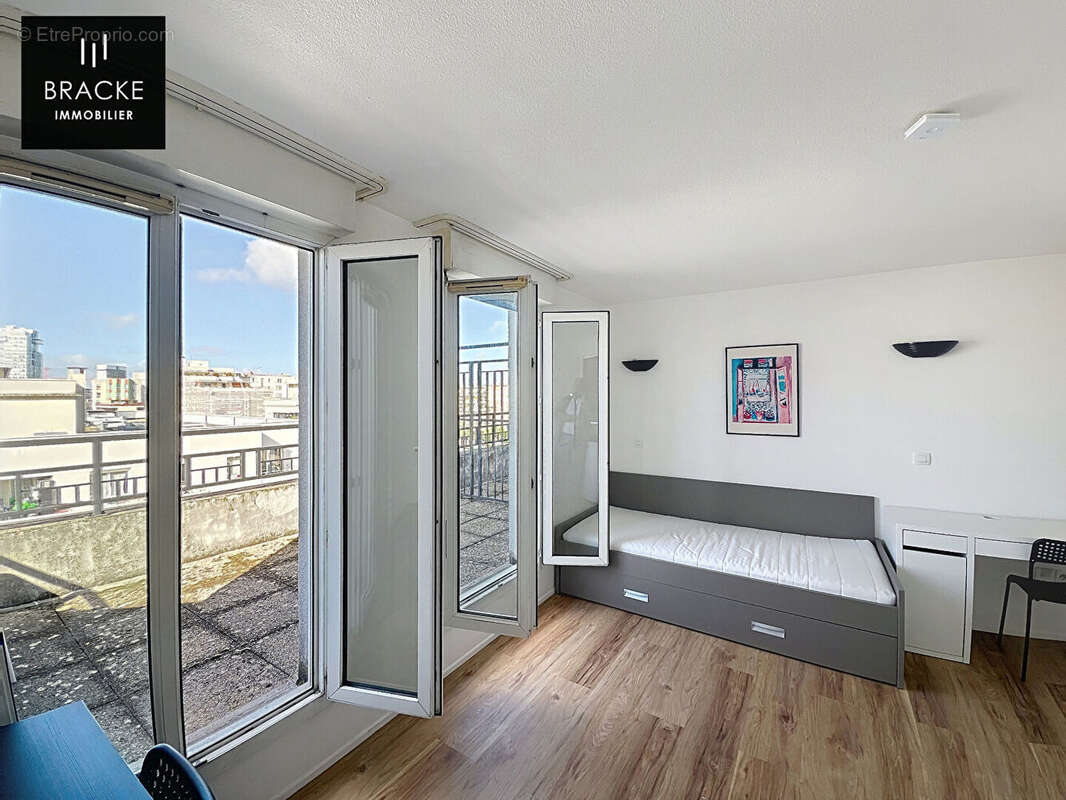 Appartement à COURBEVOIE