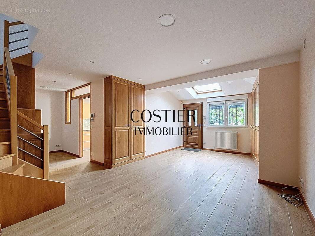 Maison à SAINT-MAUR-DES-FOSSES