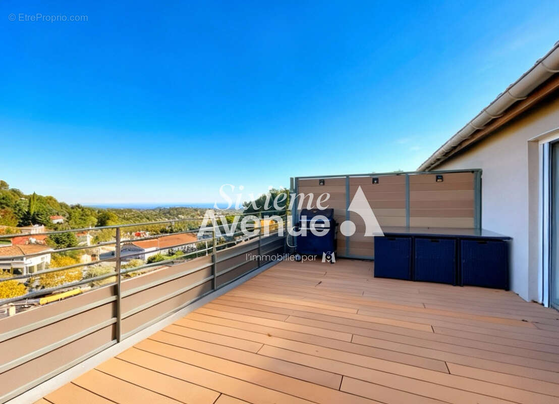 Appartement à CHATEAUNEUF-GRASSE