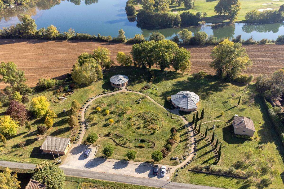 Commerce à CASTELNAU-DE-LEVIS