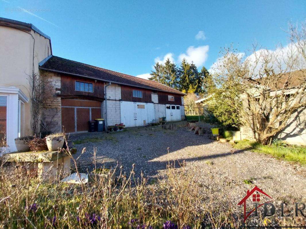 Maison à DAMBENOIT-LES-COLOMBE