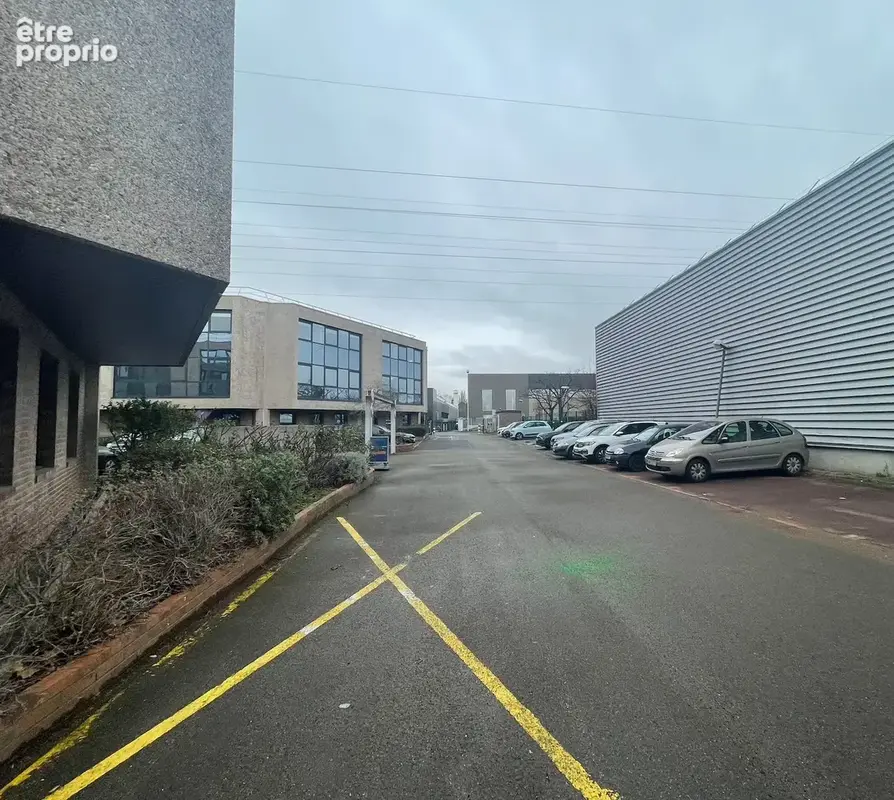 Photo Commerce à Nanterre au prix de 544 320€