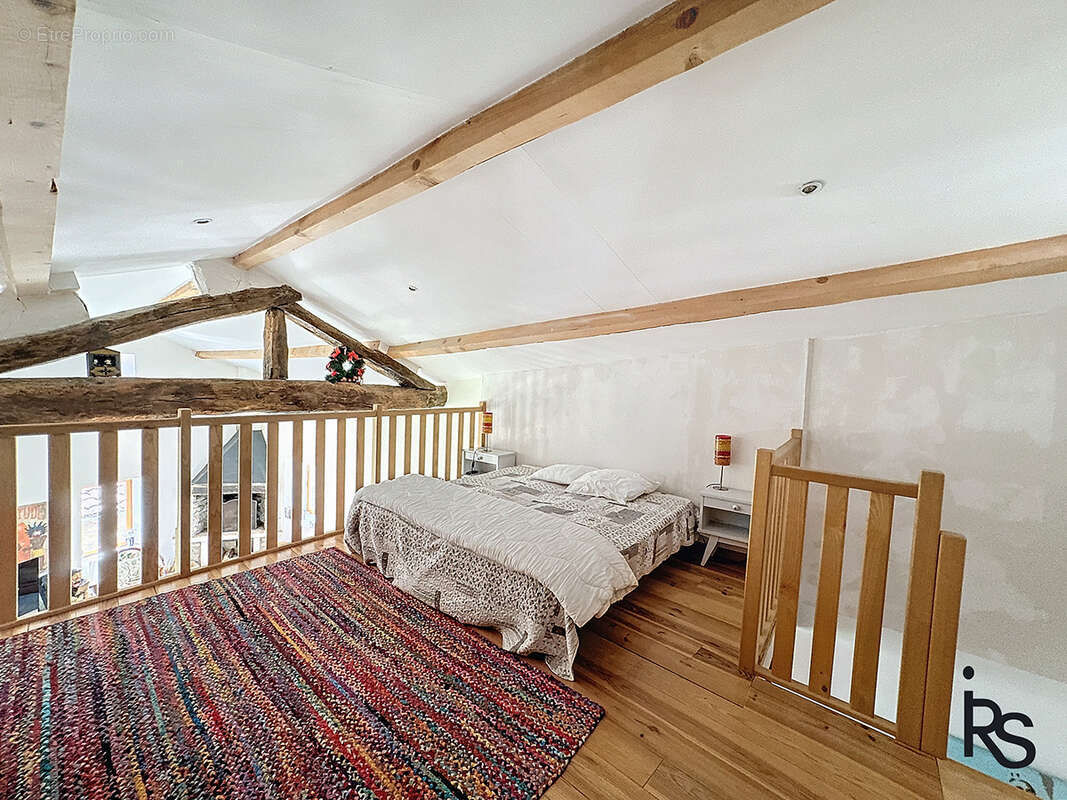Dans un hameau typique, un ensemble immobilier de 3 maisons avec 8300 m2 de terrain et une vue splendide. - photo 20
