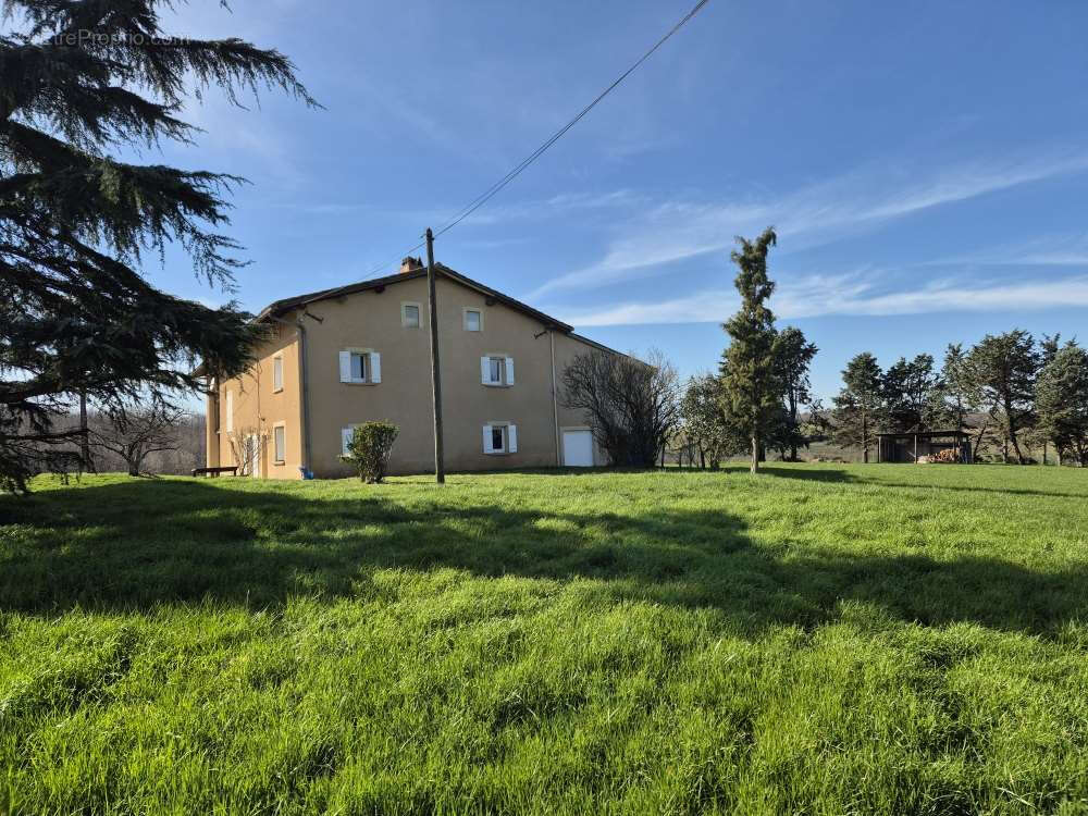 Maison 140 m² à Grazac  - photo 4