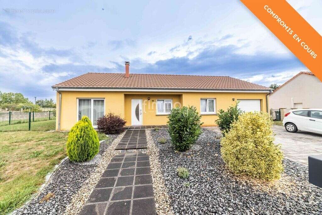 Maison à GROSTENQUIN