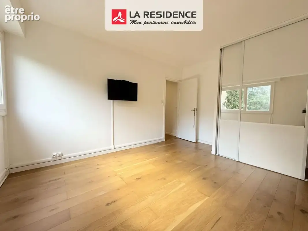 Appartement 4 pièces 80 m² à vendre à Velizy-Villacoublay (78140) - photo 6