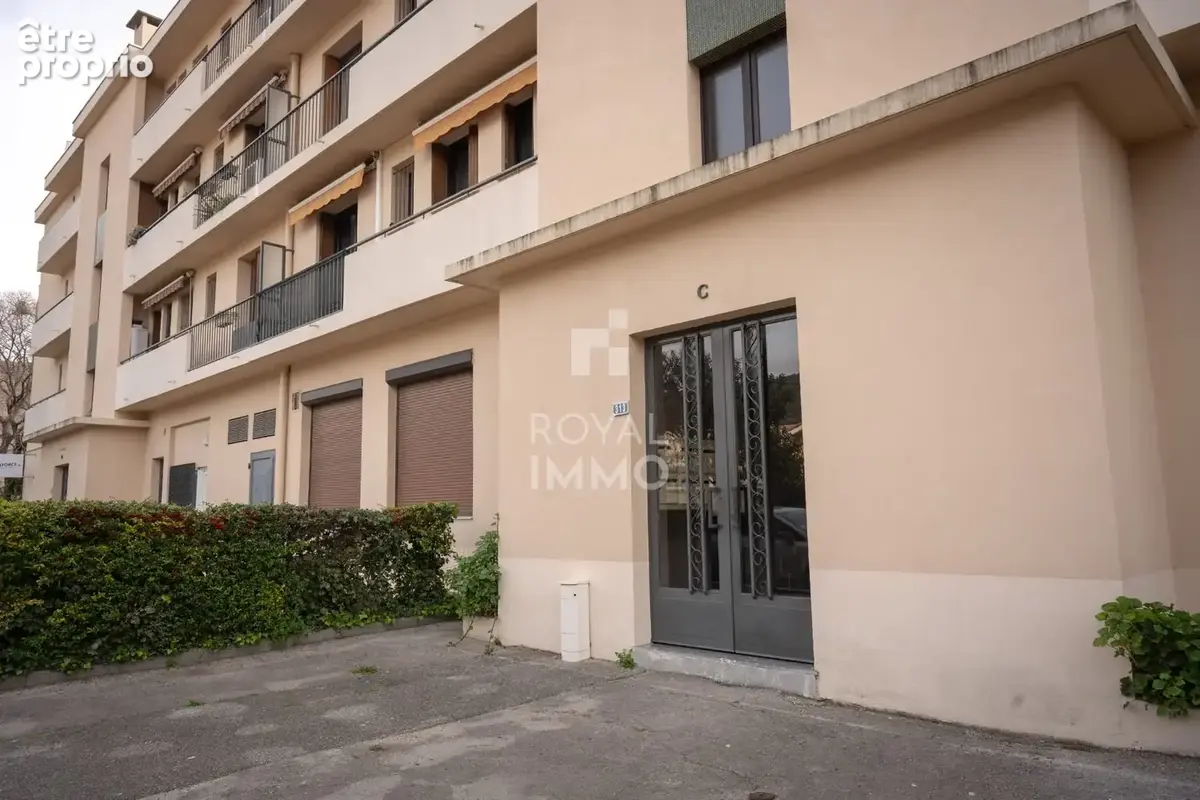 Toulon est t4 traversant + balcons + parking - photo 10