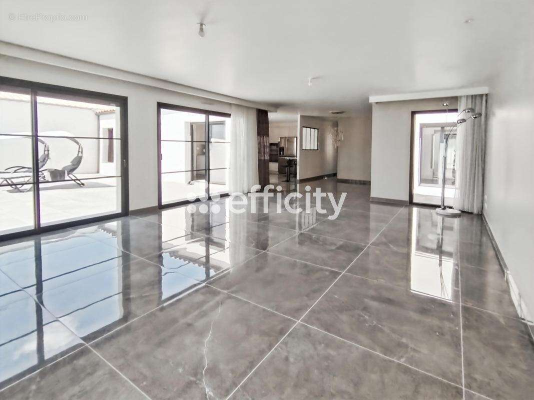 Maison 150 m² à Dompierre-Sur-Mer  - photo 3