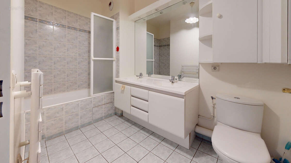 Appartement à PARIS-14E