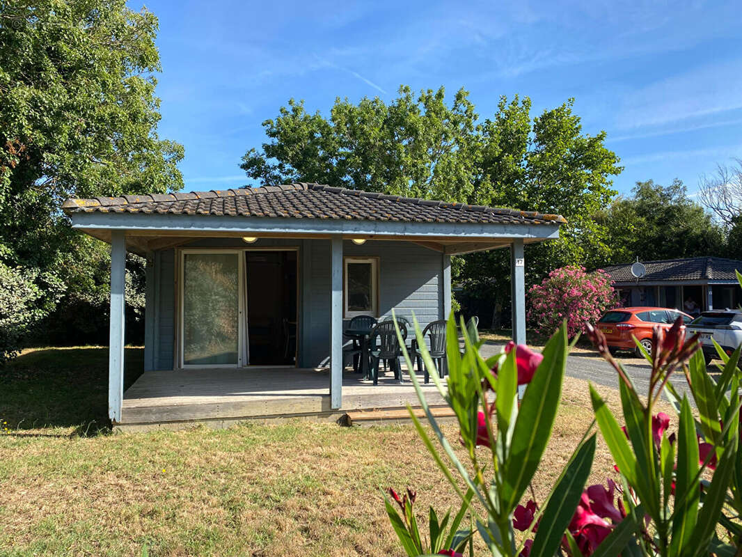 SAINT DENIS - INVESTISSEMENT LOCATIF - LOT de 5 Chalets 2 chambres - 32,69 m² - proche plage - photo 3