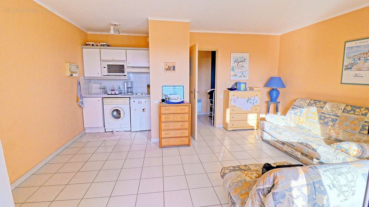 Pièce à vivre - Appartement à ANTIBES