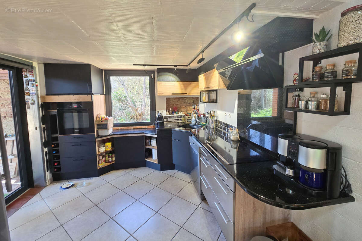 BOURG SAINT BERNARD, Maison atypique de 195 m2 à vendre. - photo 6