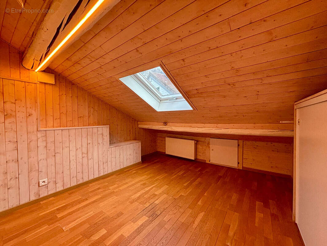 Appartement à COLLONGES-SOUS-SALEVE