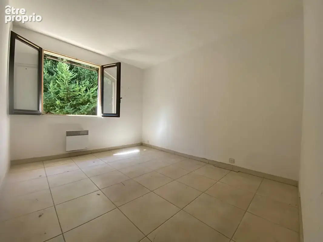 A vendre a vidauban maison de plain-pied type 4 avec terrain et  garage - photo 8