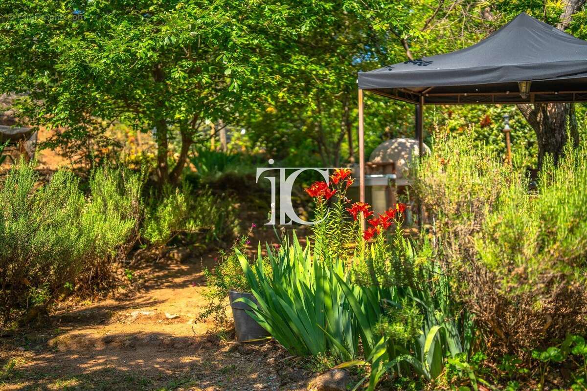 Maison à LABLACHERE