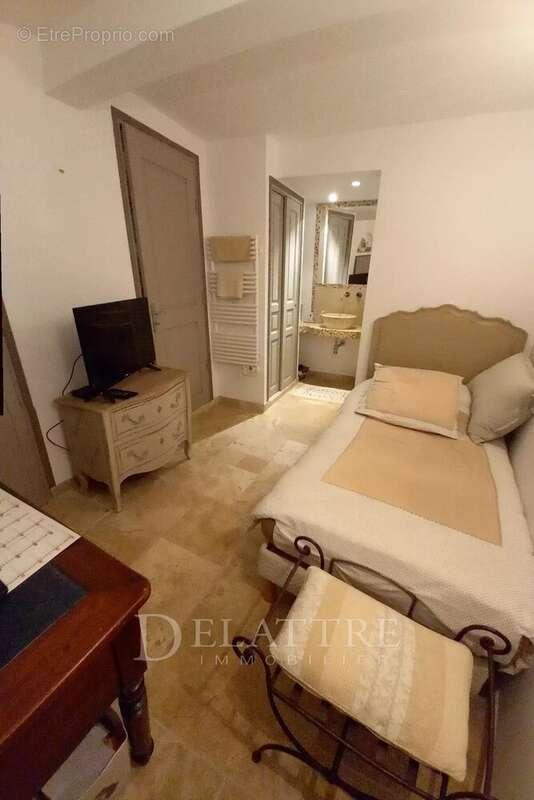 Appartement à CHATEAUNEUF-GRASSE