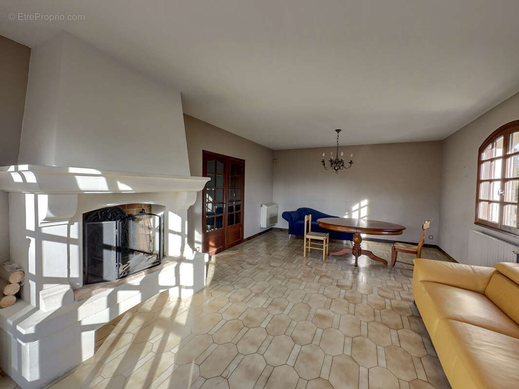 Maison à SAINT-JEAN-DE-VEDAS