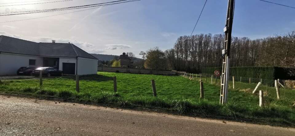 Terrain 869 m² à Tourneville  - photo 2