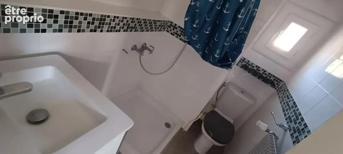 ** ** Proche Du Port ** Maison 4 pièces avec 3 Chambres ** Terrasse 77m² ** (83430) SAINT -MANDRIER SUR MER** - photo 8