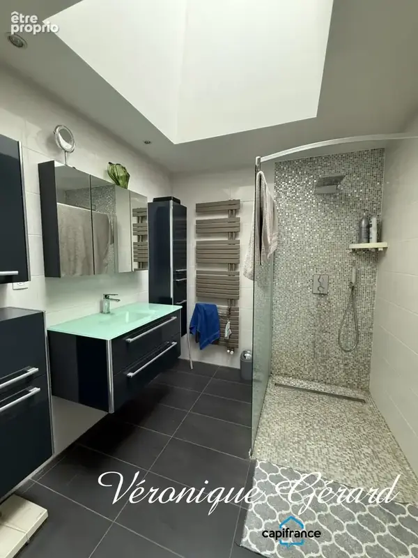 Belle maison en pierre de taille de 252 m², 7 chambres, combles aménageables, jardin paysager,3 garages - photo 13