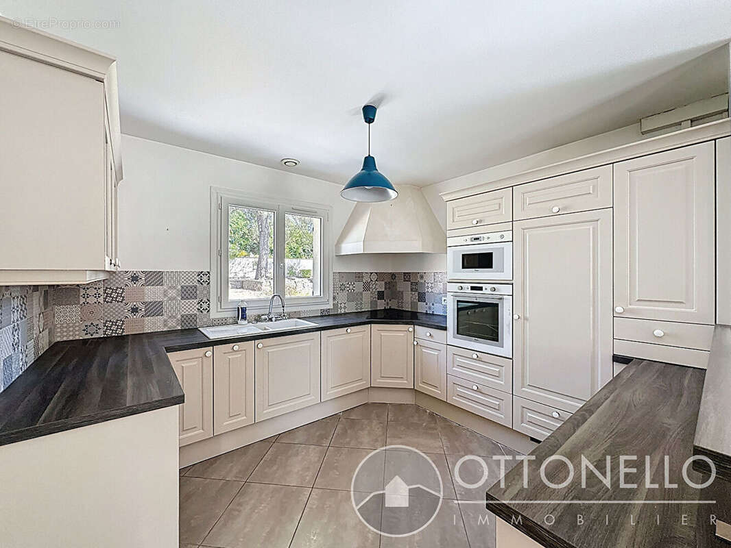 Maison à ROQUEBRUNE-SUR-ARGENS