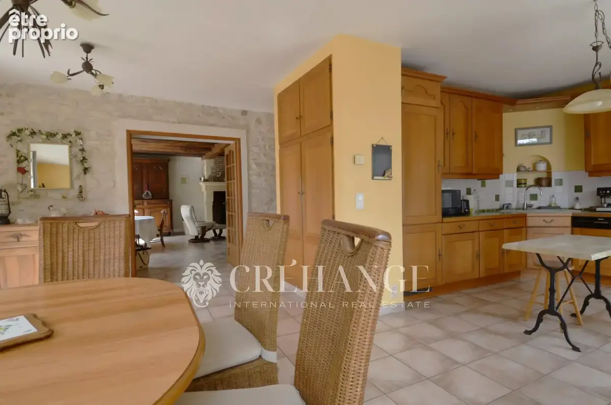 Maison de 200m² - 6 pièces - Dépendances - photo 3