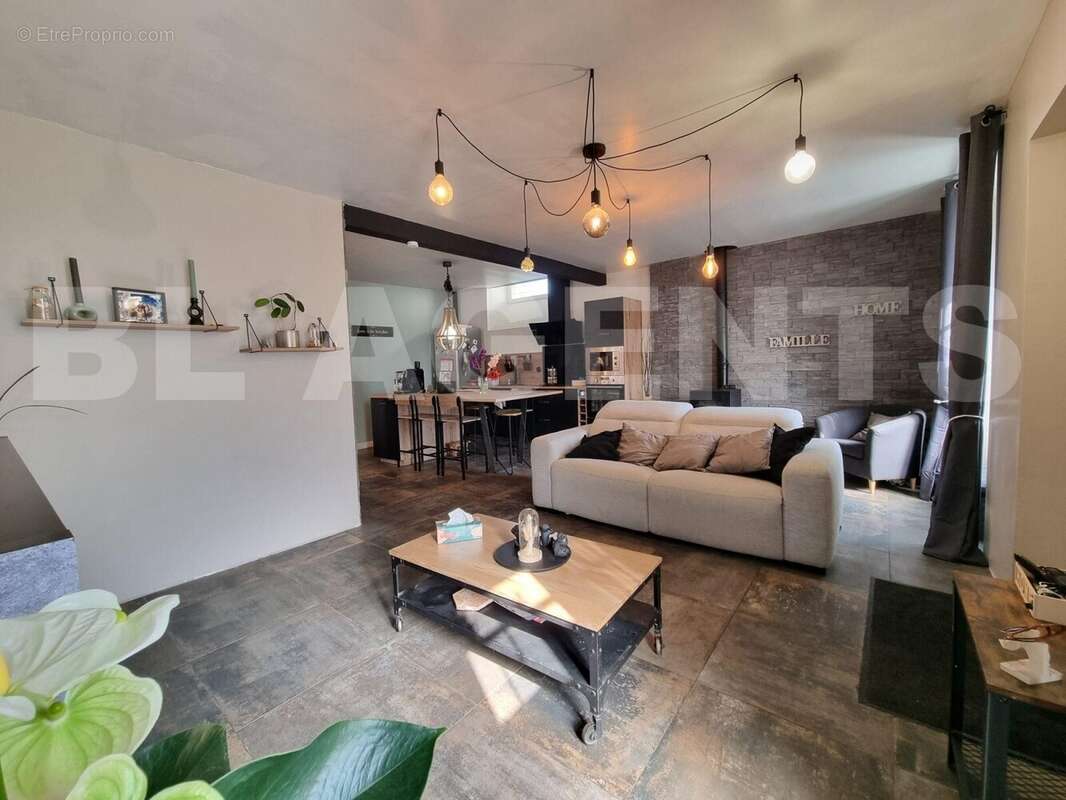 1000020547 - Maison à LIEUSAINT