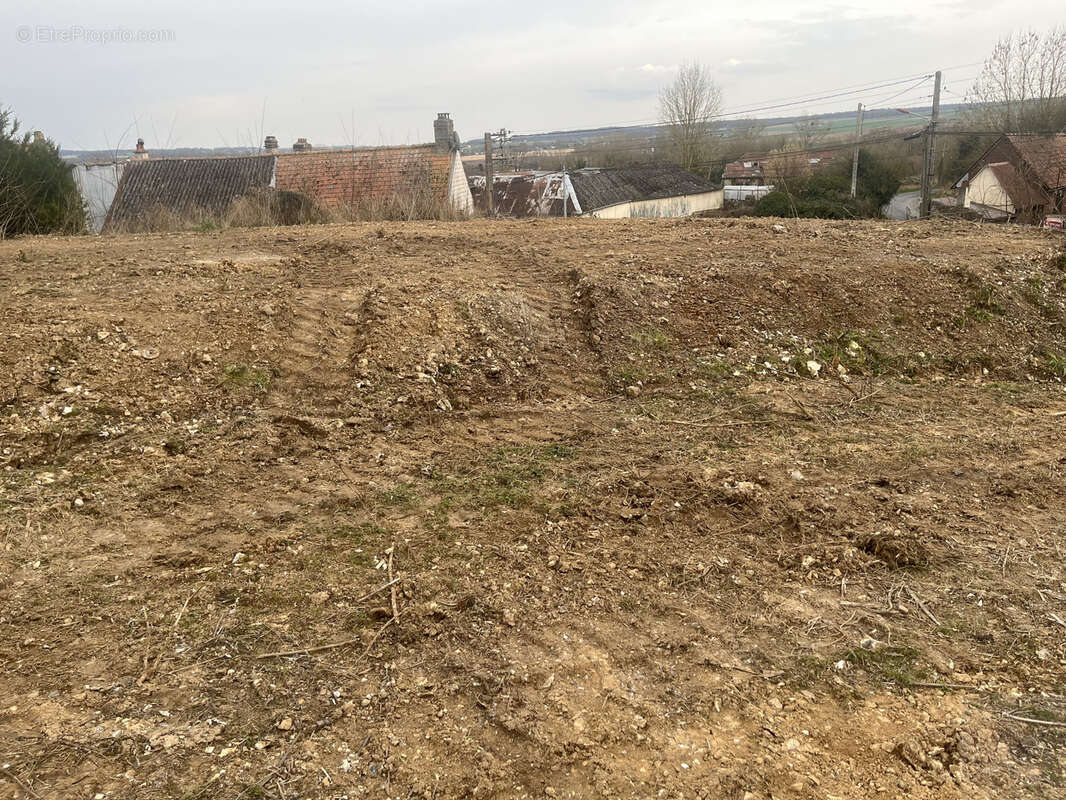 Terrain à HANGEST-SUR-SOMME
