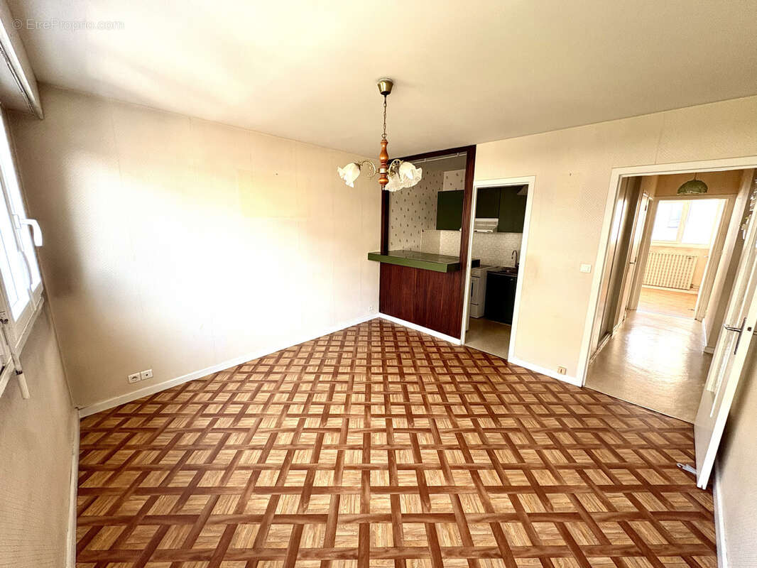 Appartement t2 / ascenseur / cave / parking privatif couvert / chamalières / centre-ville / mairie - photo 4