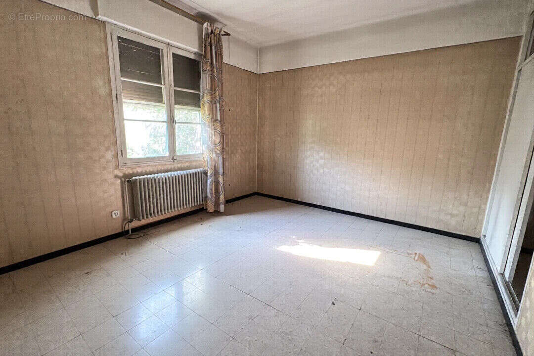 Maison de 217 m² à vendre en coeur de ville avec 2 appartements indépendants, terrain de 575 m² et fort potentiel d'aménagement - photo 5